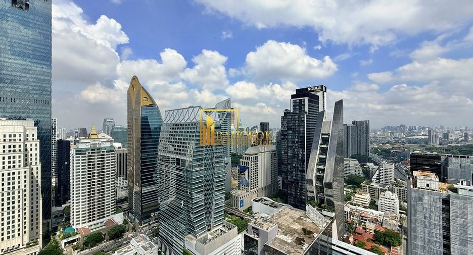 For rent 4 bedrooms condo in Pathum Wan, Bangkok