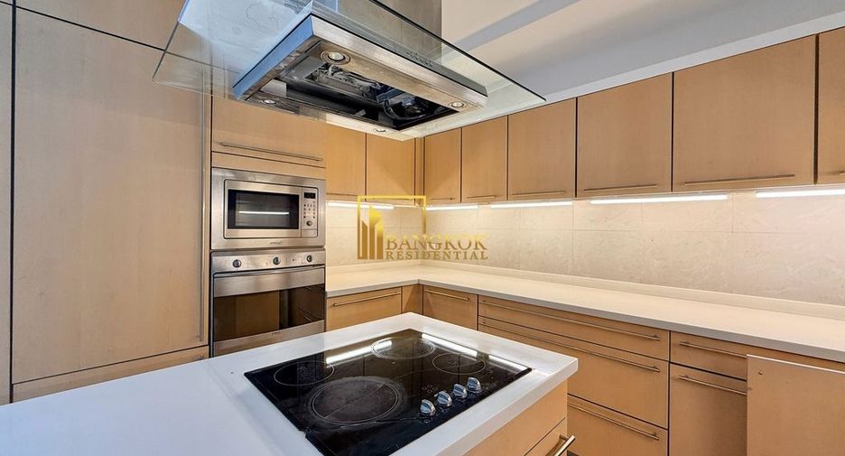 For rent 4 bedrooms condo in Pathum Wan, Bangkok