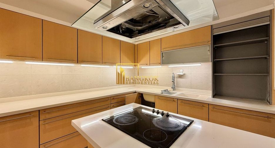 For rent 4 bedrooms condo in Pathum Wan, Bangkok