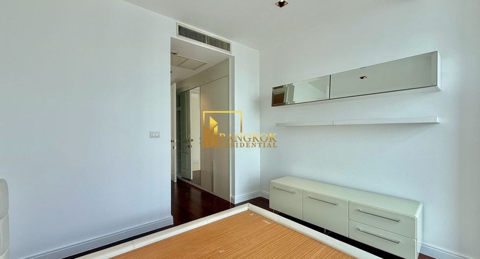 For rent 4 bedrooms condo in Pathum Wan, Bangkok