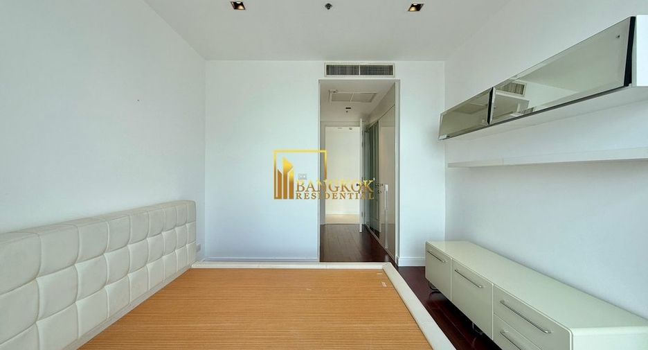 For rent 4 bedrooms condo in Pathum Wan, Bangkok