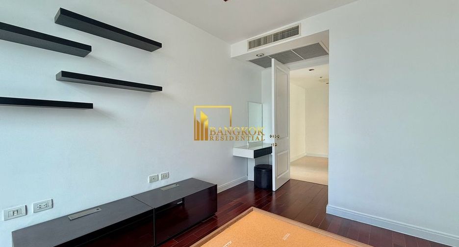For rent 4 bedrooms condo in Pathum Wan, Bangkok