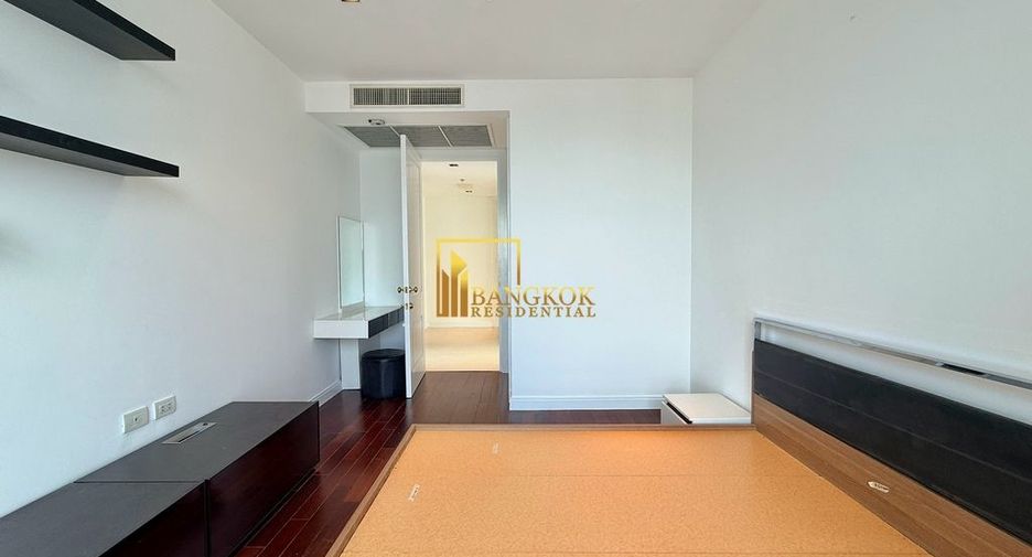 For rent 4 bedrooms condo in Pathum Wan, Bangkok
