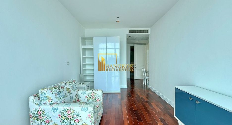 For rent 4 bedrooms condo in Pathum Wan, Bangkok