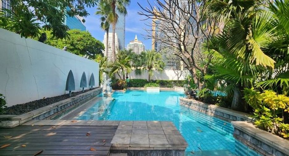 For rent 4 bedrooms condo in Pathum Wan, Bangkok