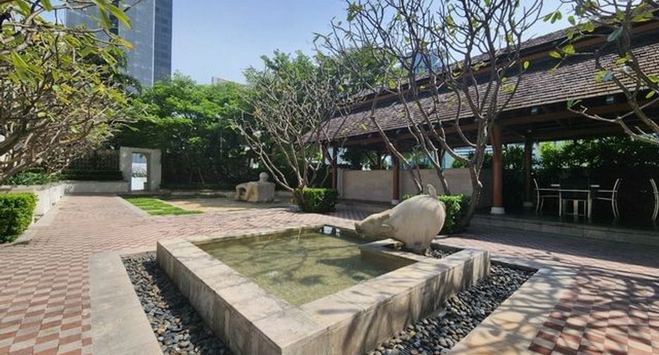 For rent 4 bedrooms condo in Pathum Wan, Bangkok
