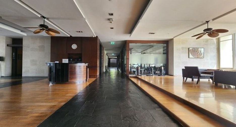For rent 4 bedrooms condo in Pathum Wan, Bangkok