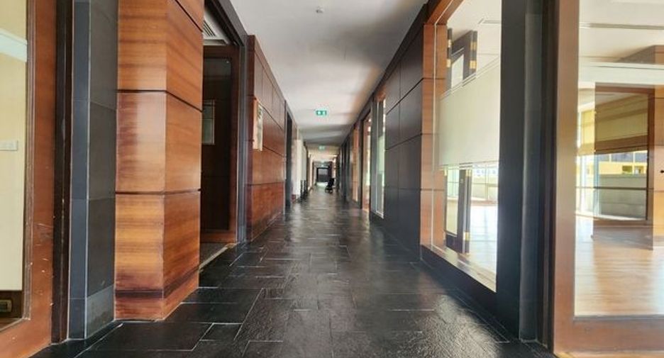 For rent 4 bedrooms condo in Pathum Wan, Bangkok