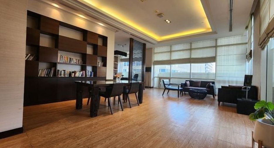 For rent 4 bedrooms condo in Pathum Wan, Bangkok