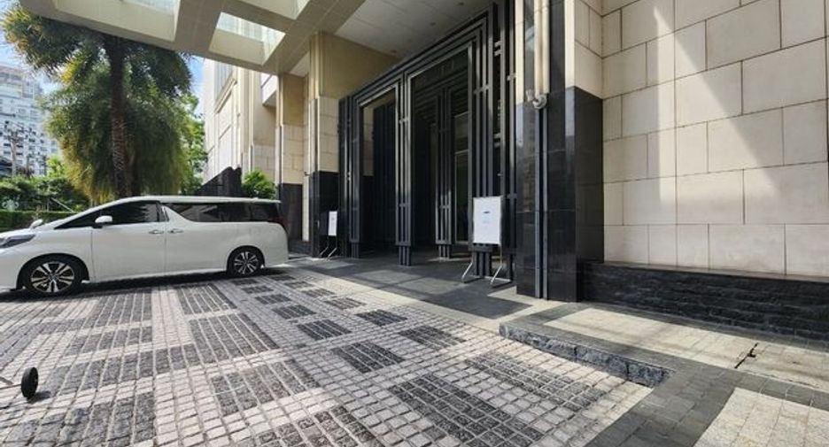 For rent 4 bedrooms condo in Pathum Wan, Bangkok
