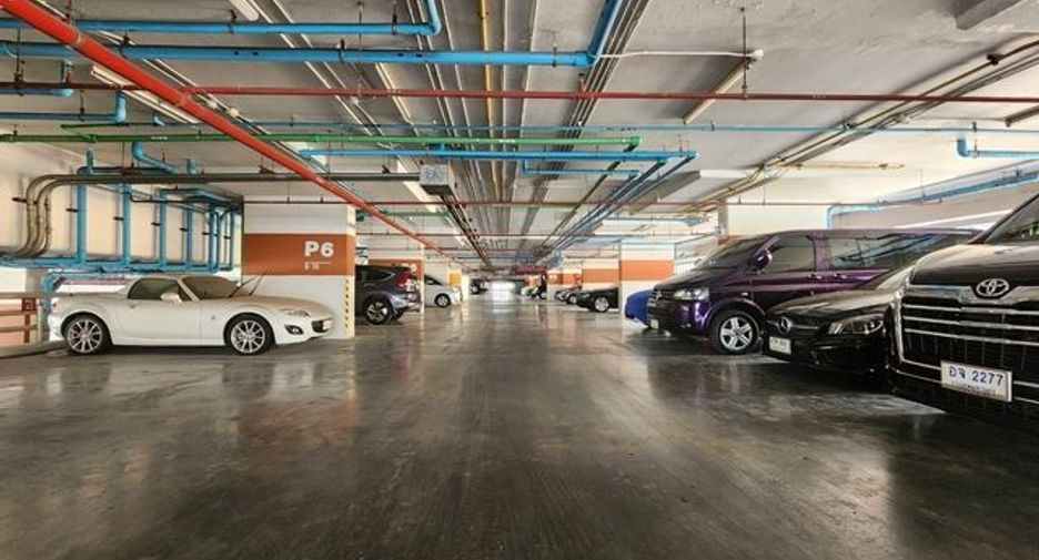 For rent 4 bedrooms condo in Pathum Wan, Bangkok