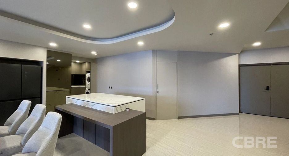 For sale 4 bedrooms condo in Khlong Toei, Bangkok