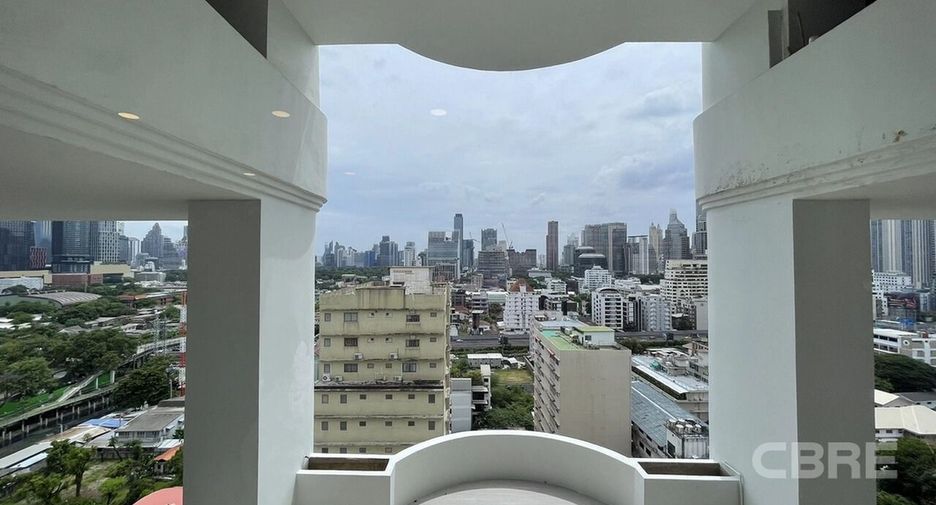 For sale 4 bedrooms condo in Khlong Toei, Bangkok