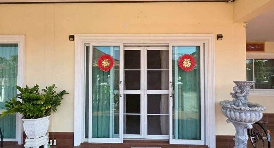 Продажа 3 спальни дом в Саттахип, Чонбури