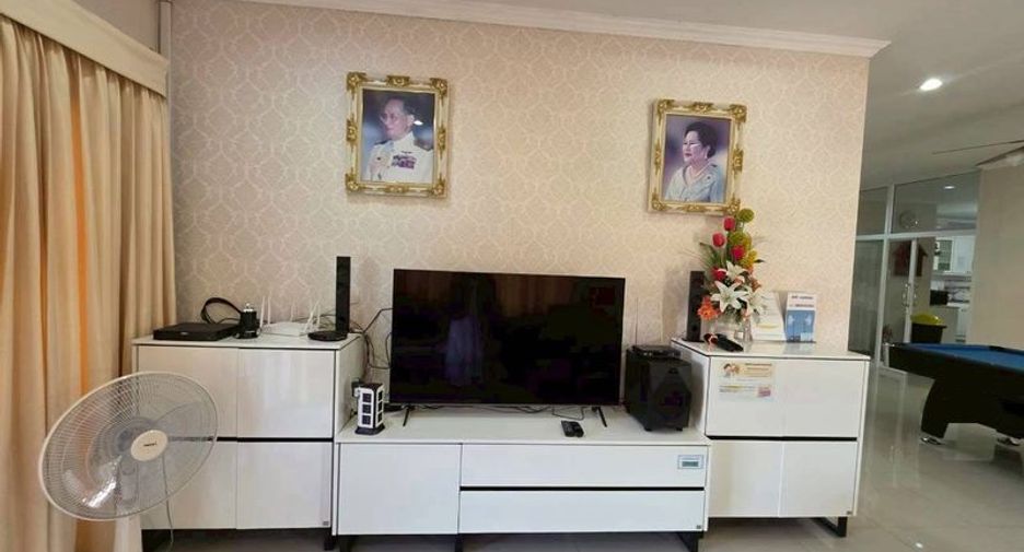 Продажа 3 спальни дом в Саттахип, Чонбури