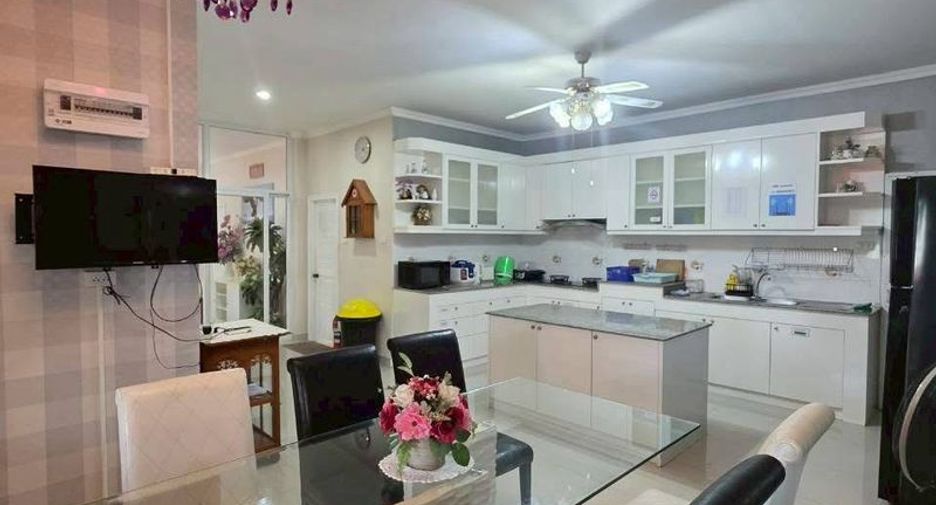 Продажа 3 спальни дом в Саттахип, Чонбури