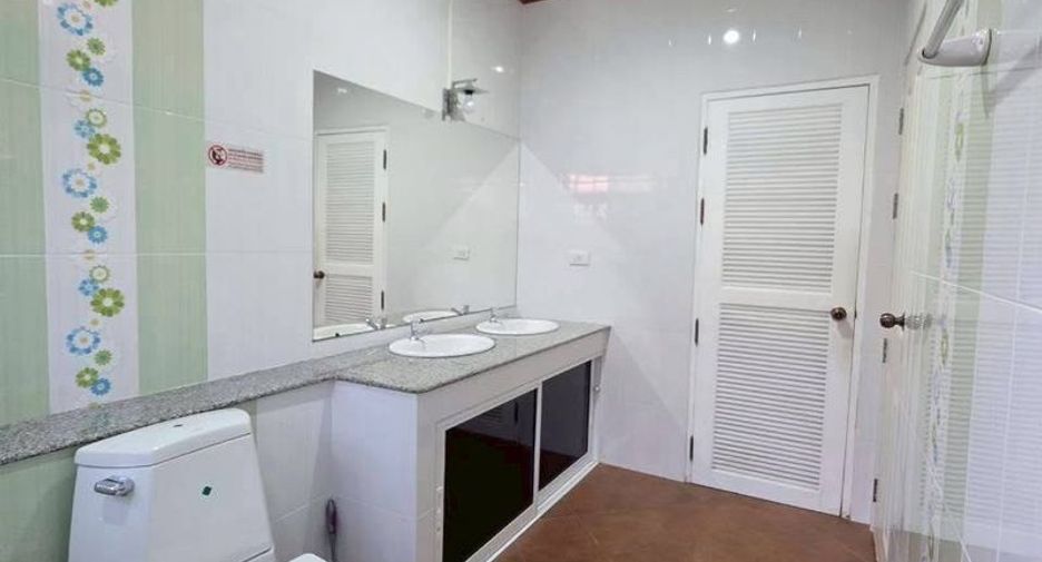 Продажа 3 спальни дом в Саттахип, Чонбури