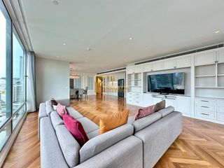 For rent 4 bedrooms condo in Pathum Wan, Bangkok