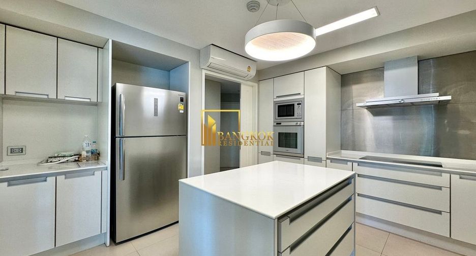 For rent 4 bedrooms condo in Pathum Wan, Bangkok