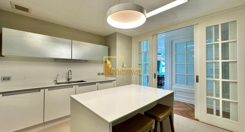 For rent 4 bedrooms condo in Pathum Wan, Bangkok
