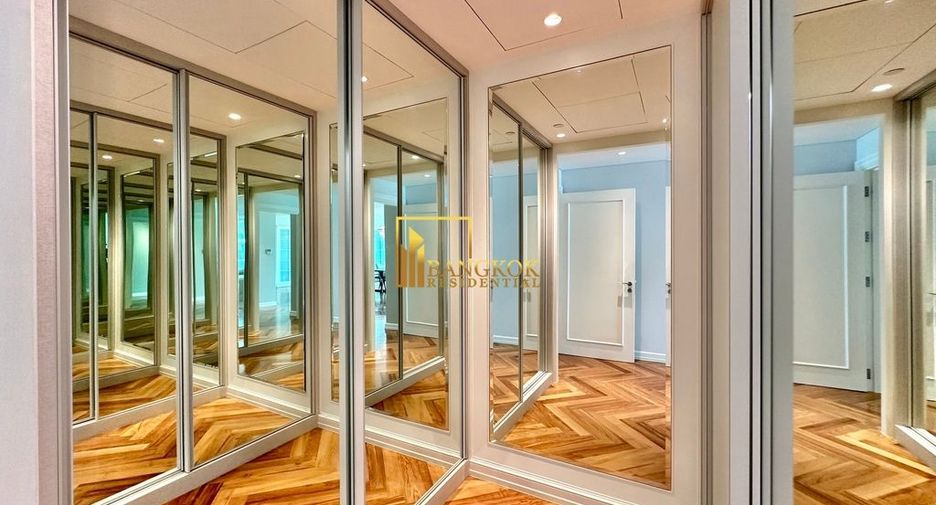 For rent 4 bedrooms condo in Pathum Wan, Bangkok