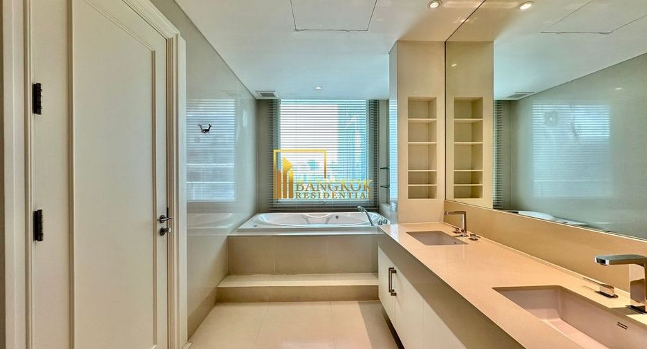 For rent 4 bedrooms condo in Pathum Wan, Bangkok