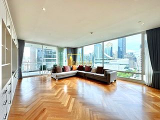 For rent 4 bedrooms condo in Pathum Wan, Bangkok