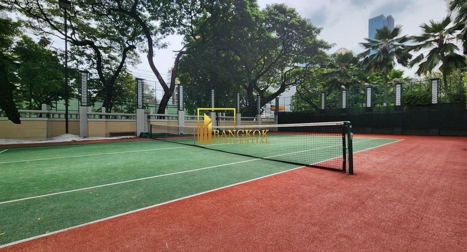 For rent 4 bedrooms condo in Pathum Wan, Bangkok