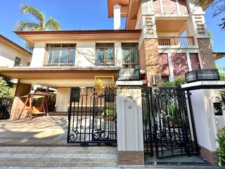 Haus zur Miete mit 4 Zimmer in Watthana, Bangkok