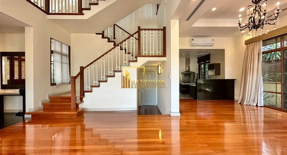 À louer 4 chambres maison à Watthana, Bangkok