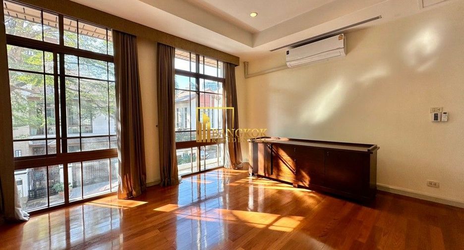 À louer 4 chambres maison à Watthana, Bangkok