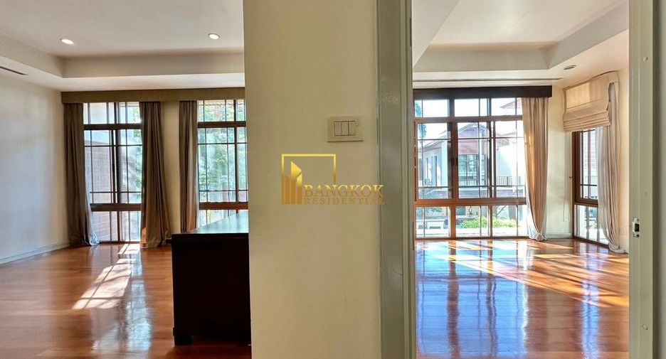 À louer 4 chambres maison à Watthana, Bangkok