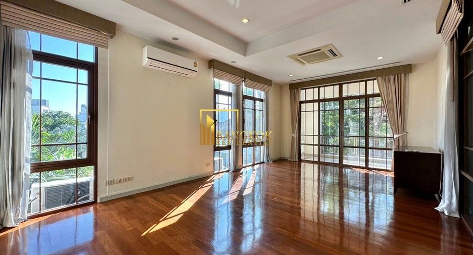 À louer 4 chambres maison à Watthana, Bangkok