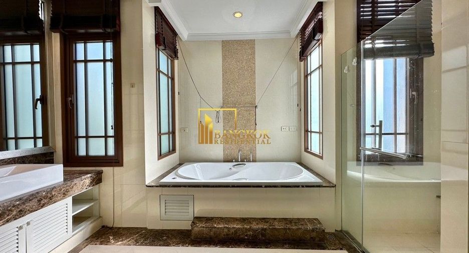 À louer 4 chambres maison à Watthana, Bangkok