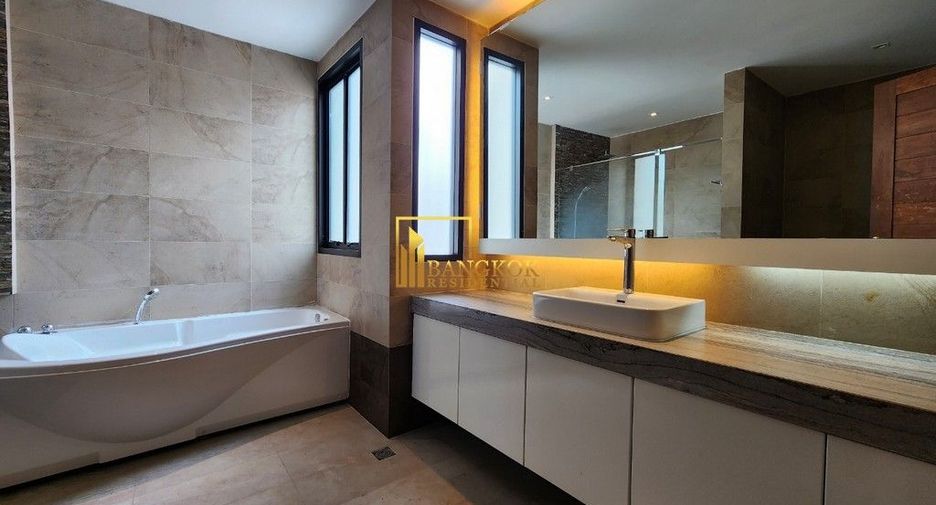 For rent 4 ベッドルーム villa in Khlong Toei, Bangkok