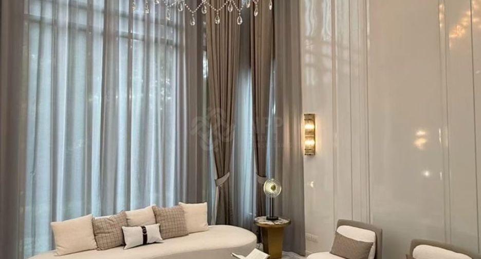 For sale 5 bedrooms house in Saphan Sung, Bangkok