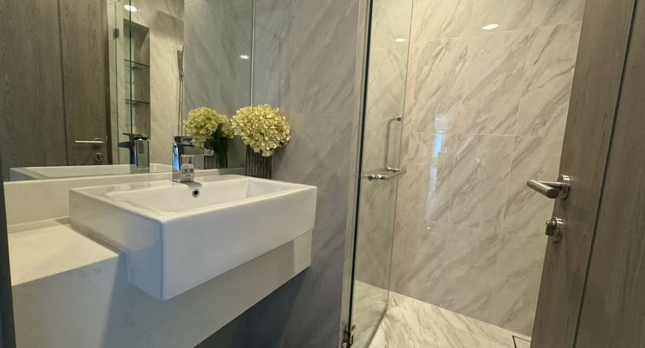 For rent 3 bedrooms condo in Khlong Toei, Bangkok