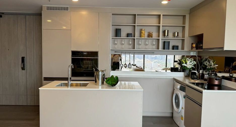 For rent 3 bedrooms condo in Khlong Toei, Bangkok