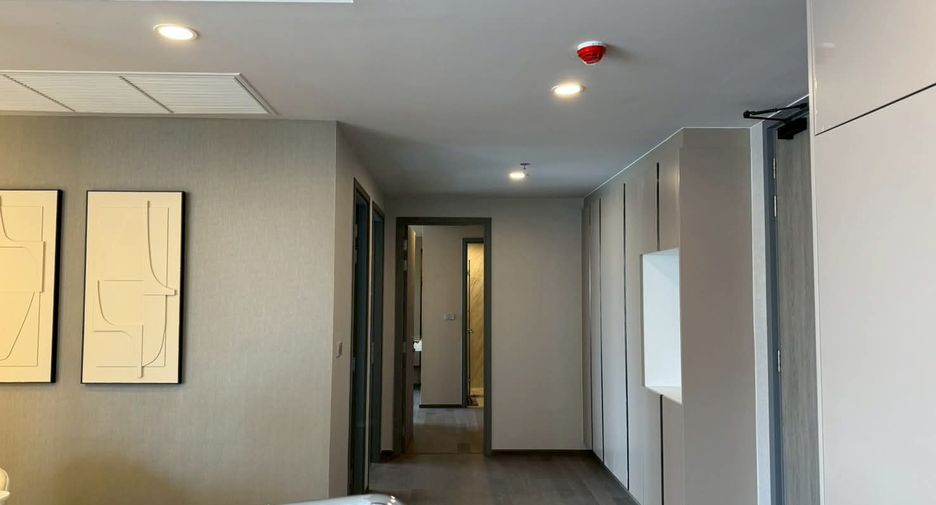 For rent 3 bedrooms condo in Khlong Toei, Bangkok