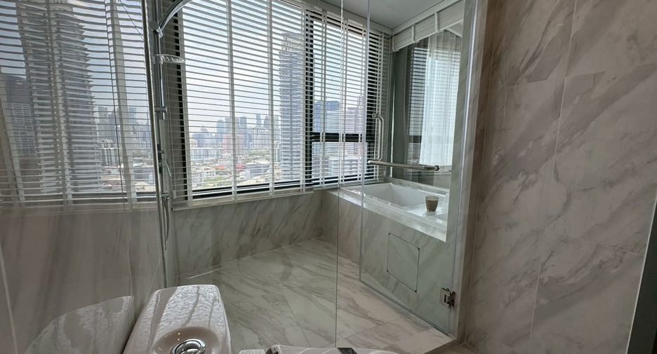 For rent 3 bedrooms condo in Khlong Toei, Bangkok