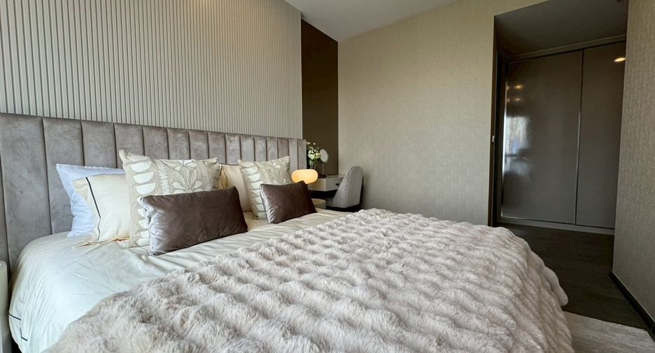 For rent 3 bedrooms condo in Khlong Toei, Bangkok