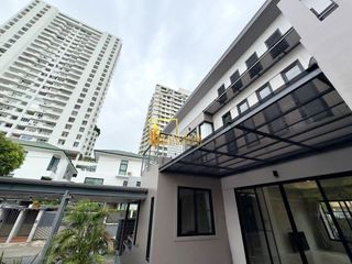 À louer 5 chambres maison à Watthana, Bangkok