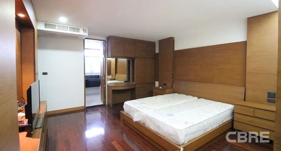For sale 4 bedrooms condo in Khlong Toei, Bangkok
