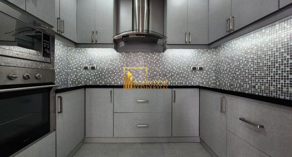 Condo en alquiler de 4 habitaciones en Khlong Toei, Bangkok