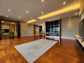 À louer 4 chambres condo à Khlong Toei, Bangkok
