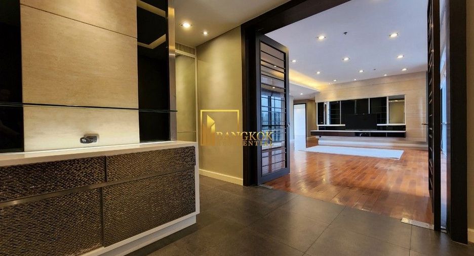 Condo en alquiler de 4 habitaciones en Khlong Toei, Bangkok