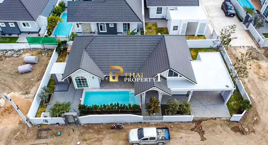 For sale 3 bedrooms villa in Cha Am, Phetchaburi
