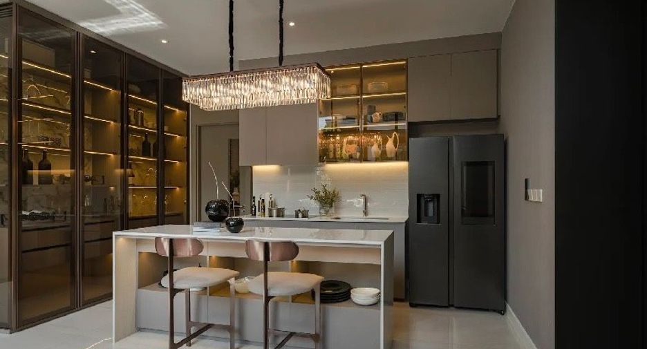 For sale 5 bedrooms house in Saphan Sung, Bangkok