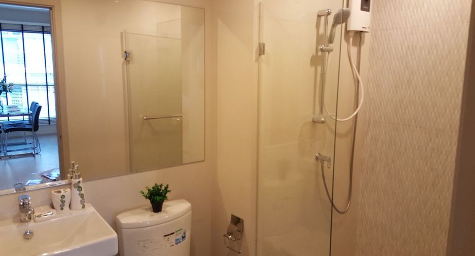 For sale 1 bed condo in Khlong Toei, Bangkok