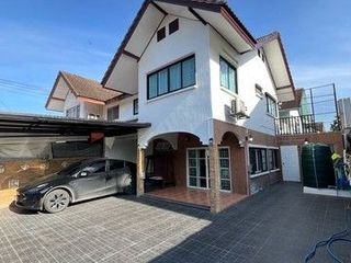 Casa en alquiler de 3 habitaciones en Thanyaburi, Pathum Thani